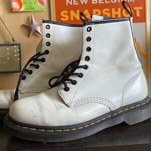 Pre-loved Used White Dr. Martins